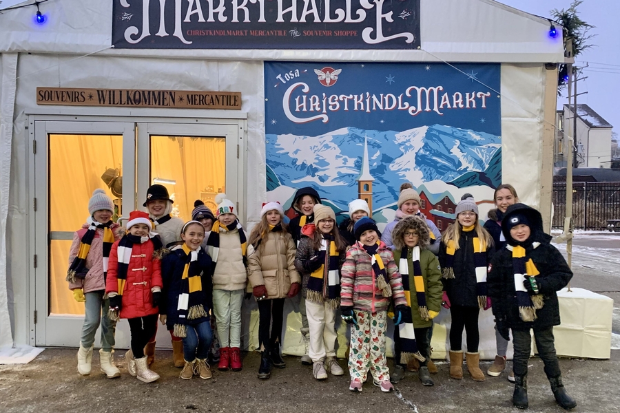 Caroling at the Tosa Christkindlemarket